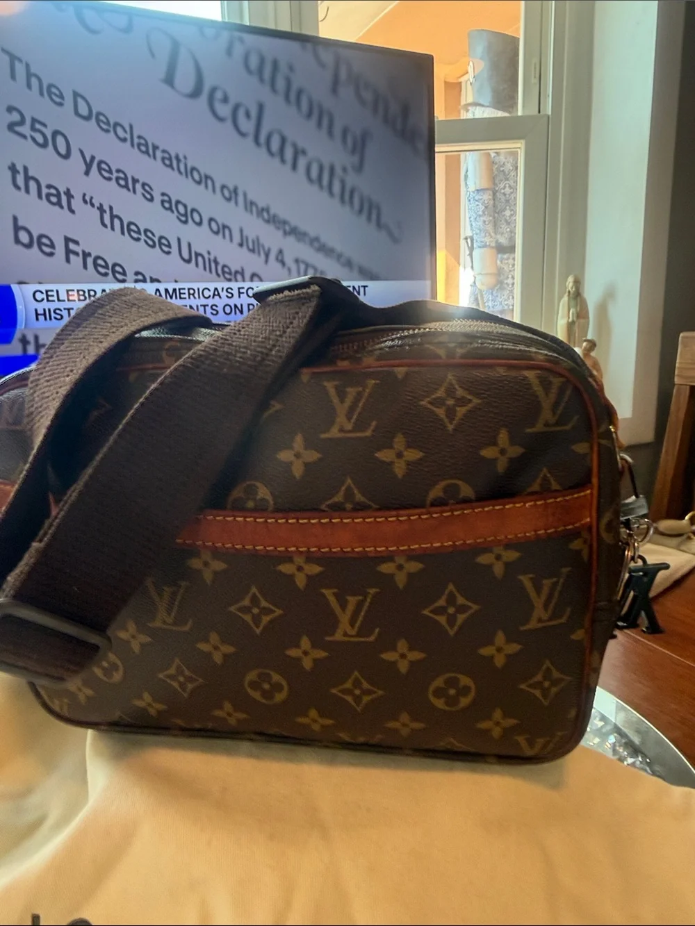 💯💯💯Louis Vuitton Monogram Reporter PM bag  with Dust bag (Charm not included )
